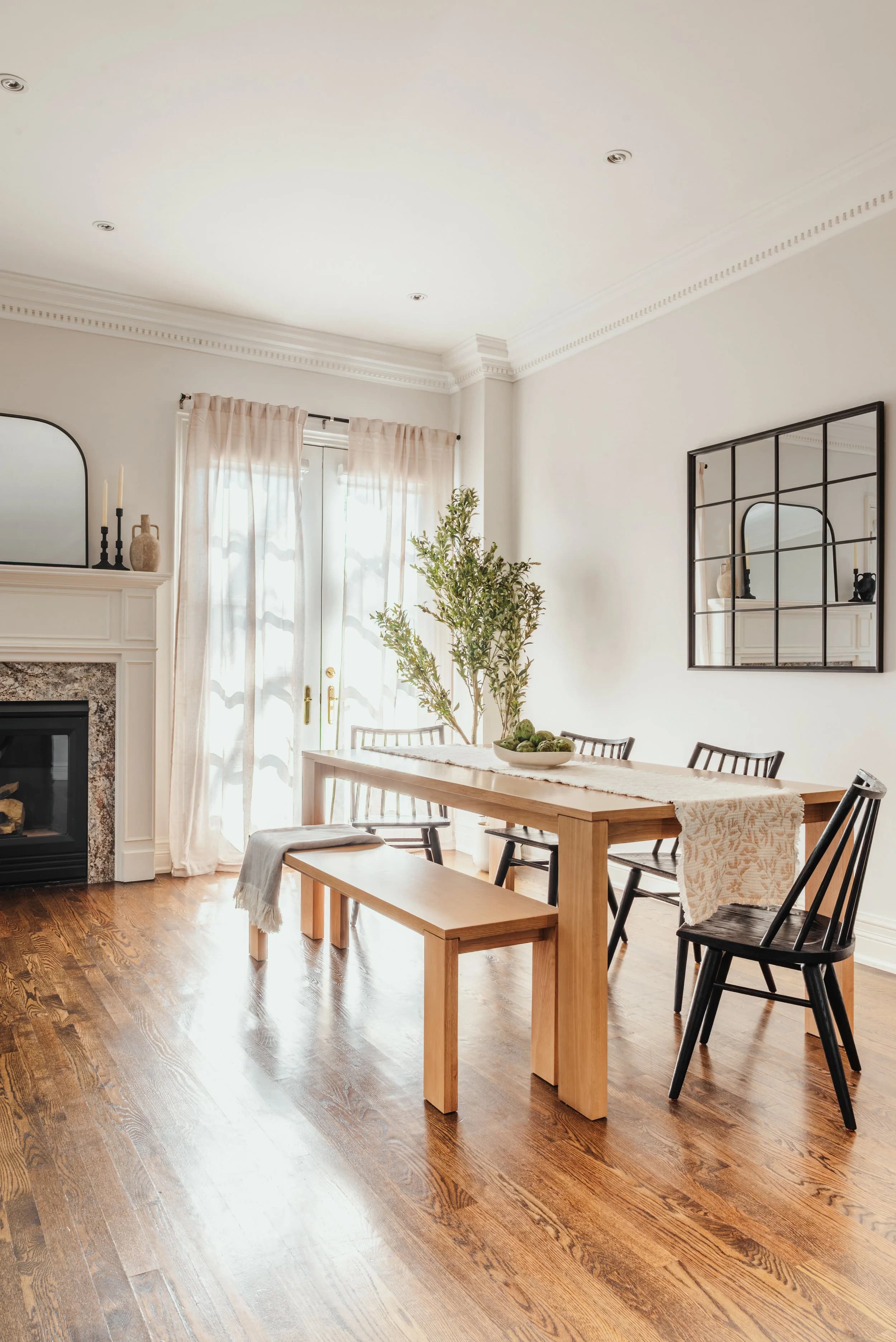 Douglas interior design, wide view